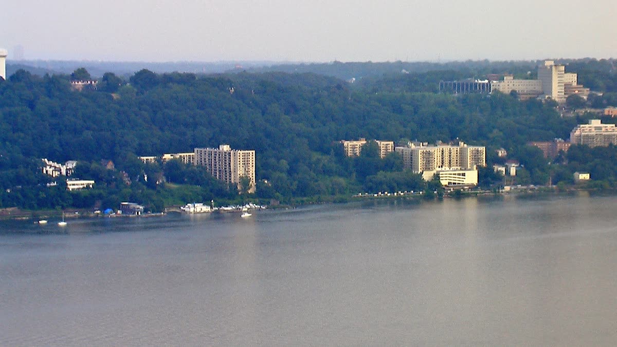Yonkers waterfront — boil-water advisory lifted after a water main break on the Saw Mill Parkway. Source: News 12 Westchester. Photo: Alexisrael, Wikimedia (CC BY-SA 3.0).